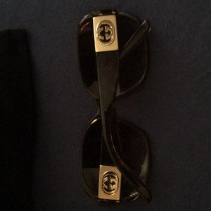 Women’s Gucci sunglasses gg3170/s